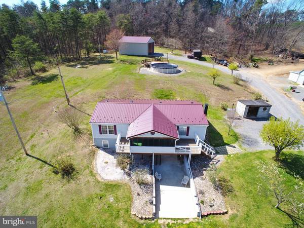 898 WAUGH RD, Berkeley Springs, WV 25411