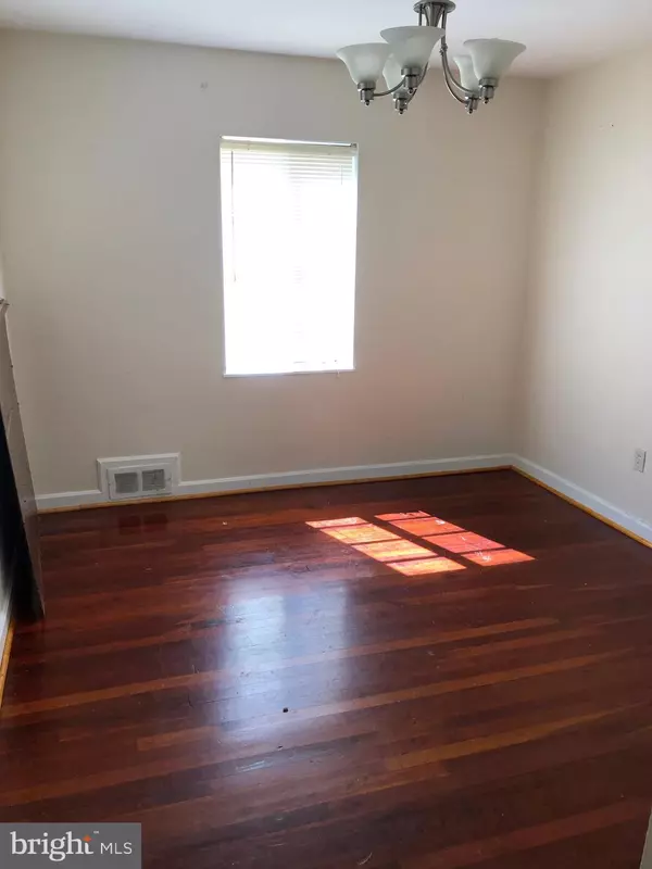 Arlington, VA 22205,1008 N ROOSEVELT ST