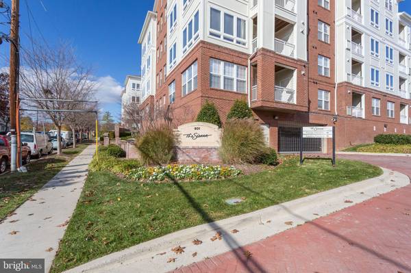 Arlington, VA 22204,801 S GREENBRIER ST #210