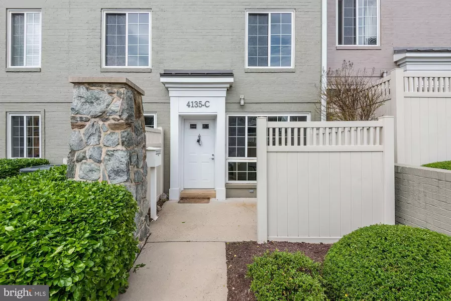 4135 S FOUR MILE RUN DR #C, Arlington, VA 22204