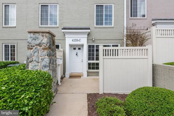 4135 S FOUR MILE RUN DR #C, Arlington, VA 22204