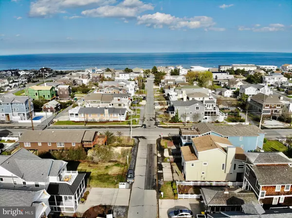 Bethany Beach, DE 19930,203 3RD STREET