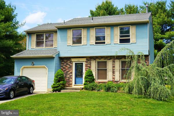 42 CRESCENT HOLLOW DR, Sewell, NJ 08080