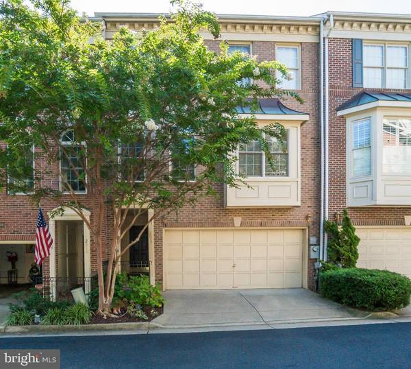 2517 GADSBY PL, Alexandria, VA 22311