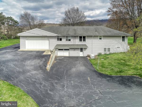 998 MANADA GAP RD, Grantville, PA 17028