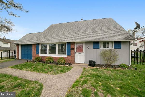 54 QUEENSBRIDGE RD, Levittown, PA 19057