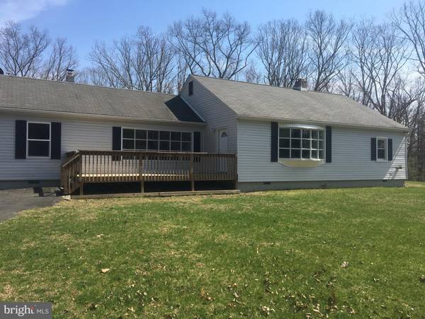 40 CHARITON, East Stroudsburg, PA 18301