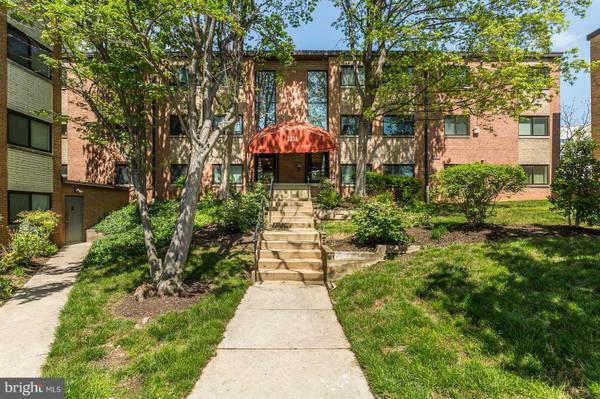 3330 S 28TH ST #304, Alexandria, VA 22302