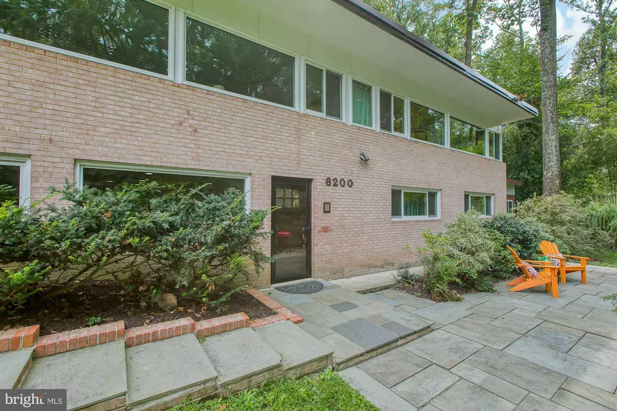 6200 WATERWAY DR, Falls Church, VA 22044