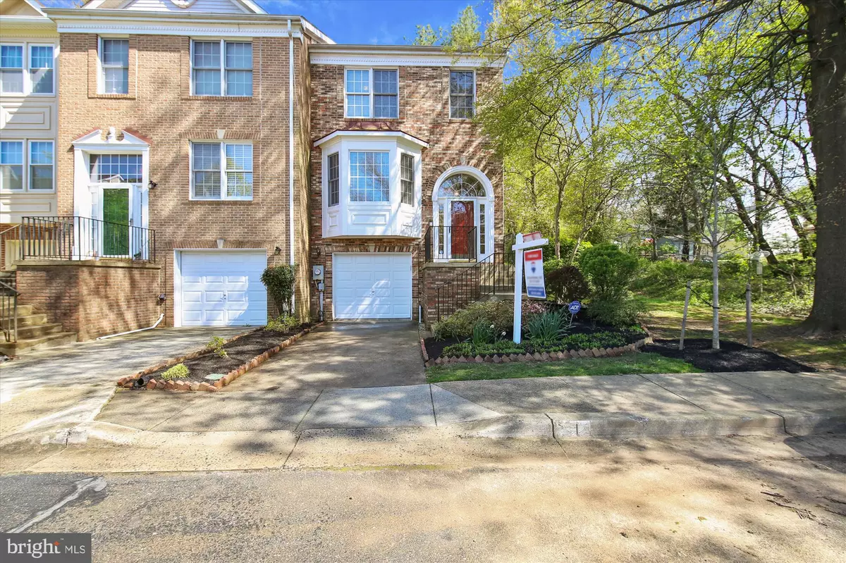 Gaithersburg, MD 20879,1 CARRIAGE WALK CT