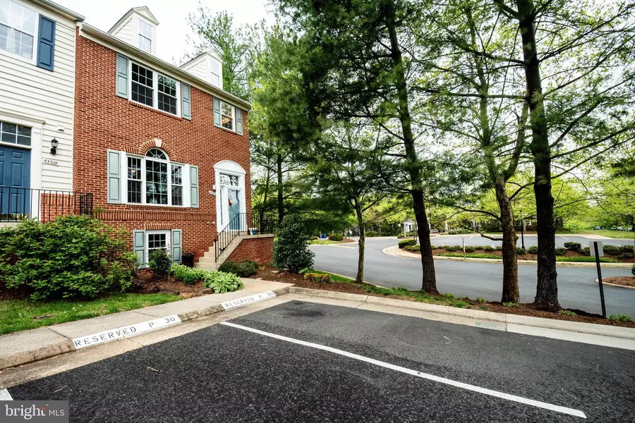 44930 POINT BAY TER, Ashburn, VA 20147