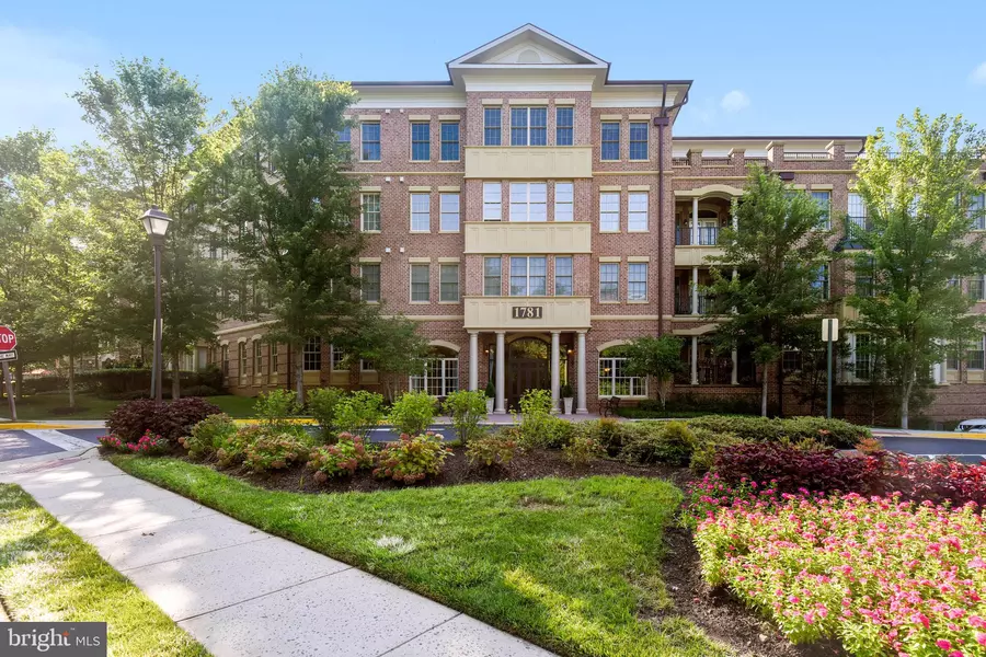 1781 CHAIN BRIDGE RD #104, Mclean, VA 22102