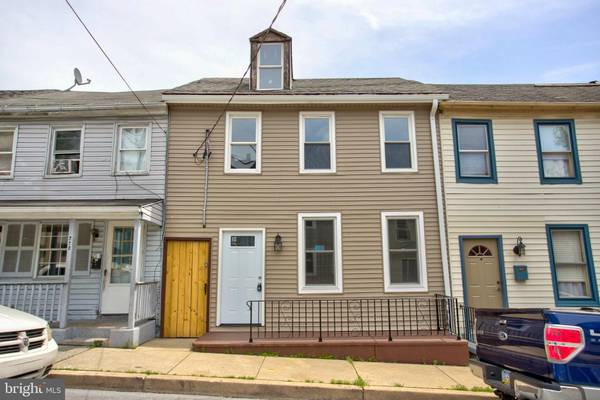 226 LAWRENCE ST, Columbia, PA 17512