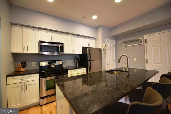 Hoboken, NJ 07030,416 GRAND ST #2B