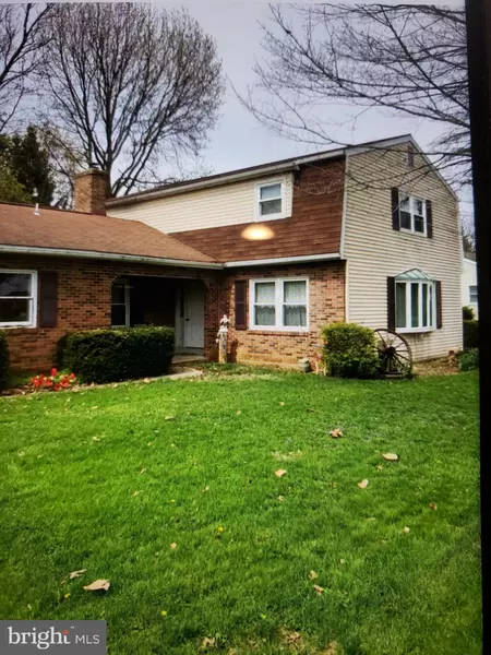 34 GREEN ACRE RD, Lititz, PA 17543