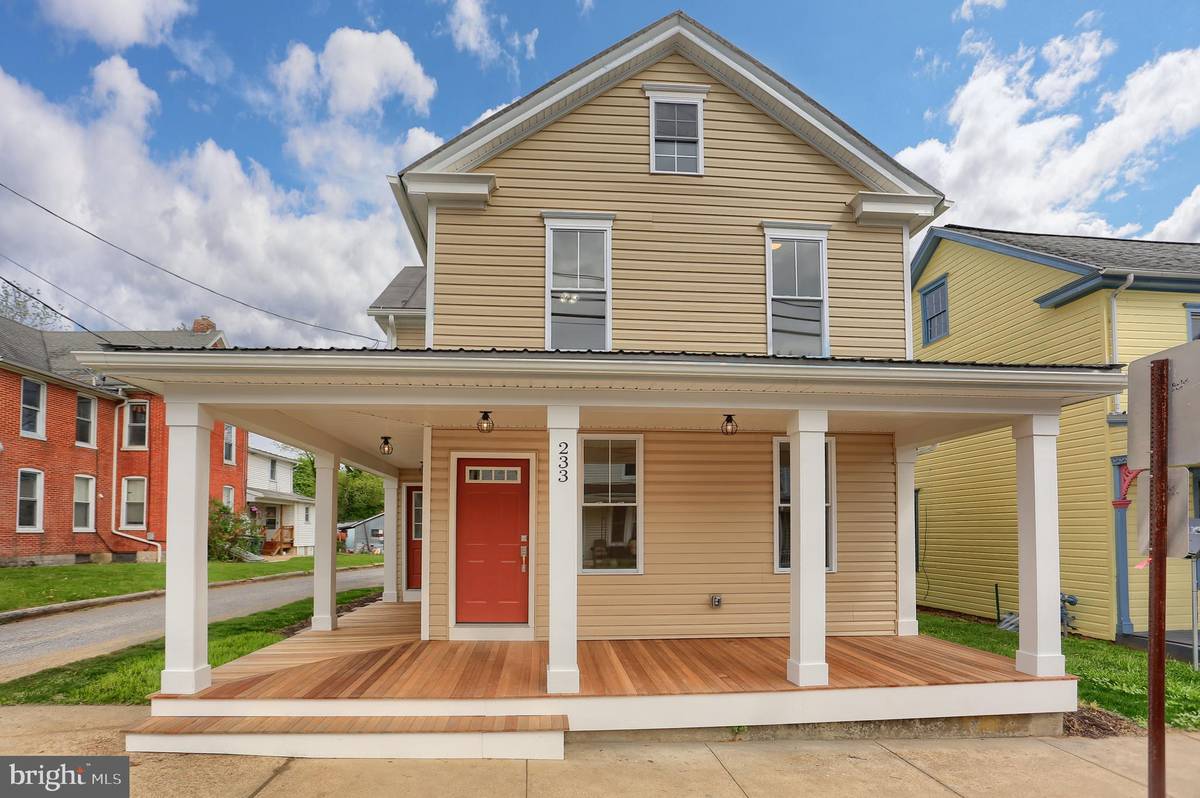 Shippensburg, PA 17257,233 E ORANGE ST