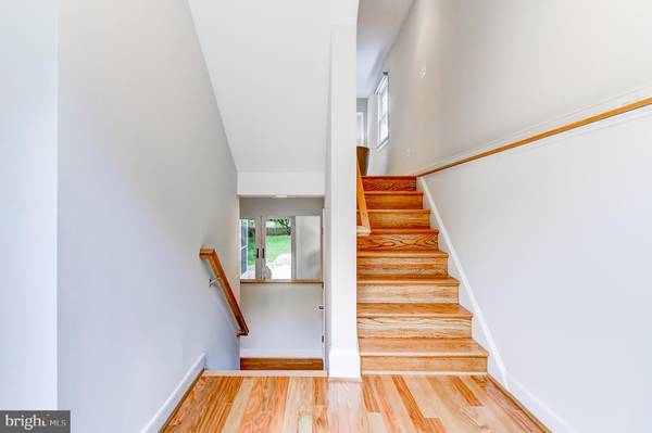 Vienna, VA 22180,1417 COTTAGE ST SW