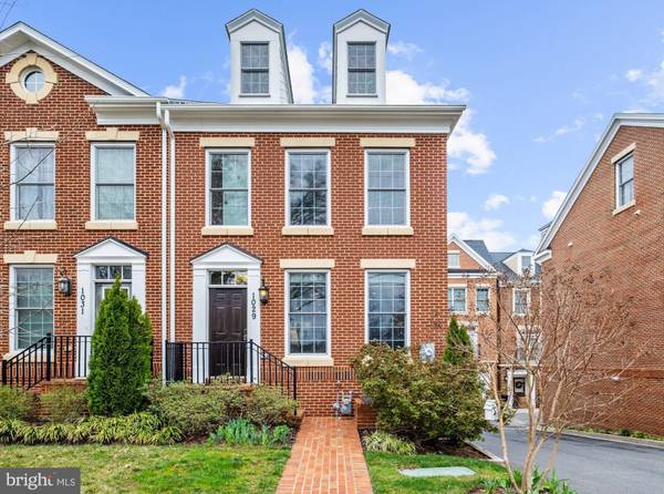 1029 N KENSINGTON ST, Arlington, VA 22205