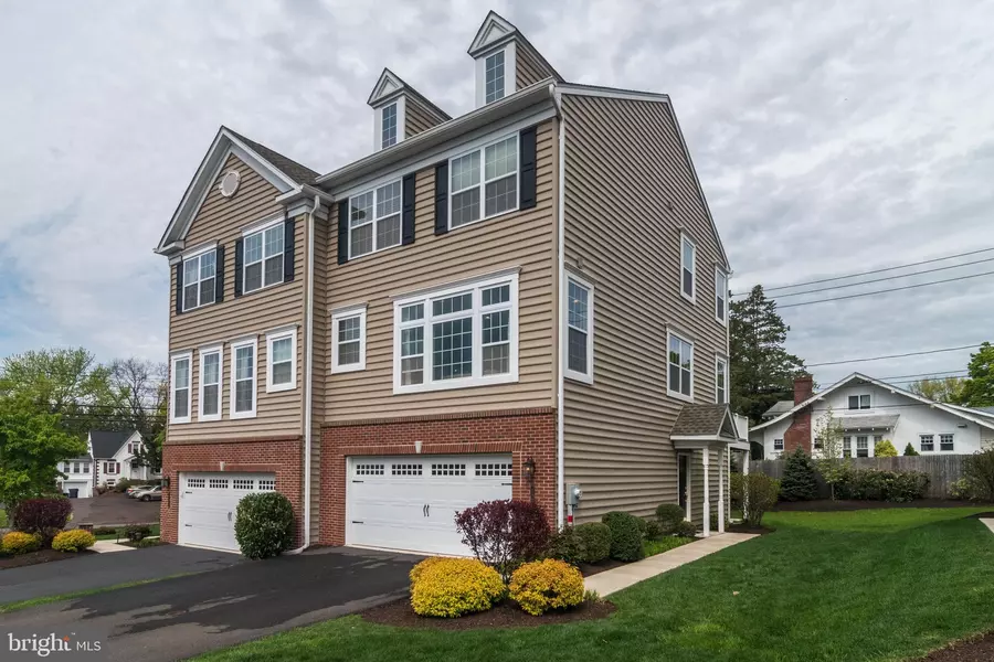 103 CARILLON HILL LN, Sellersville, PA 18960