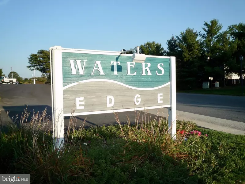 806 WATERS EDGE DR, Newark, DE 19702