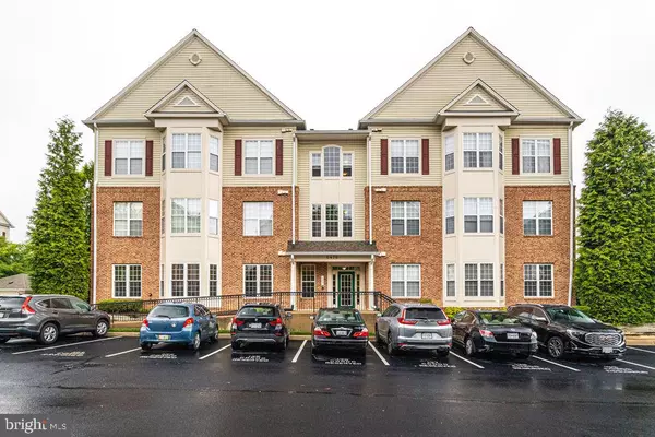 6476 CHEYENNE DR #202, Alexandria, VA 22312