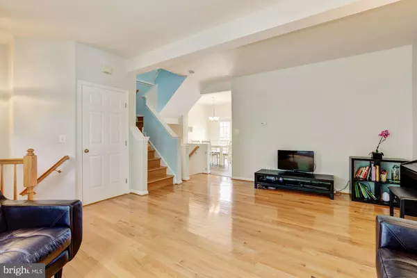 Chantilly, VA 20152,43195 CENTER ST