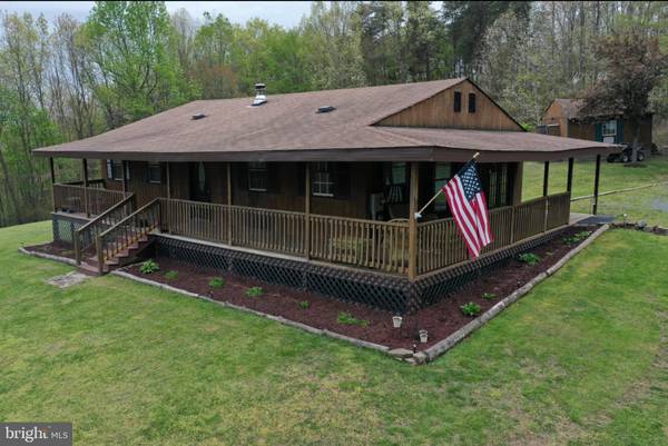 161 SPLIT PINE DR, Berkeley Springs, WV 25411