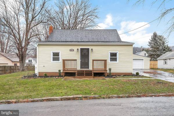 12189 SNYDER AVE, Waynesboro, PA 17268