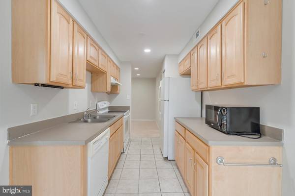 Gaithersburg, MD 20879,423 CHRISTOPHER AVE #16