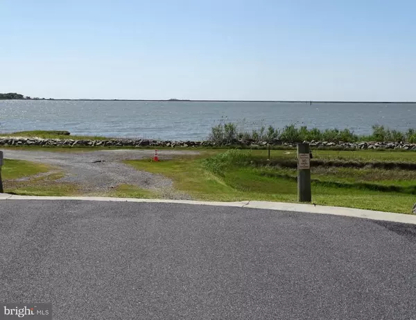 Crisfield, MD 21817,18 HAMMOCK POINT RD