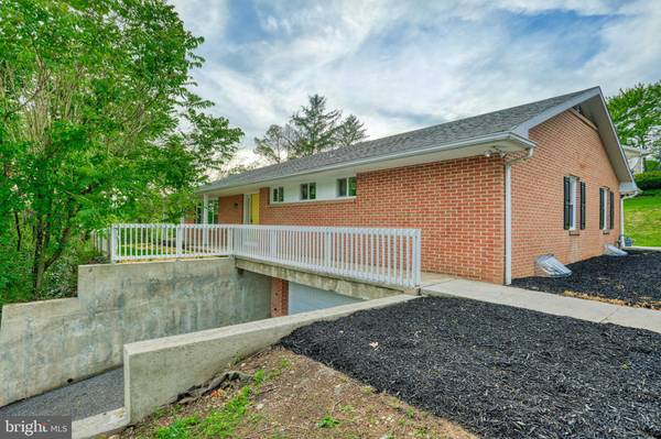 1588 SLEEPYHOLLOW RD, York, PA 17403