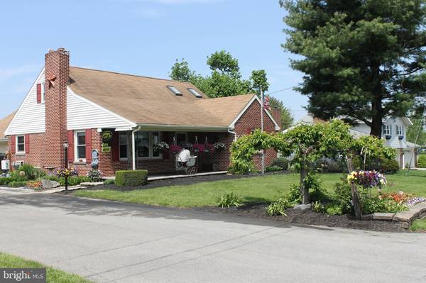 14 SUNSET AVE, Leola, PA 17540