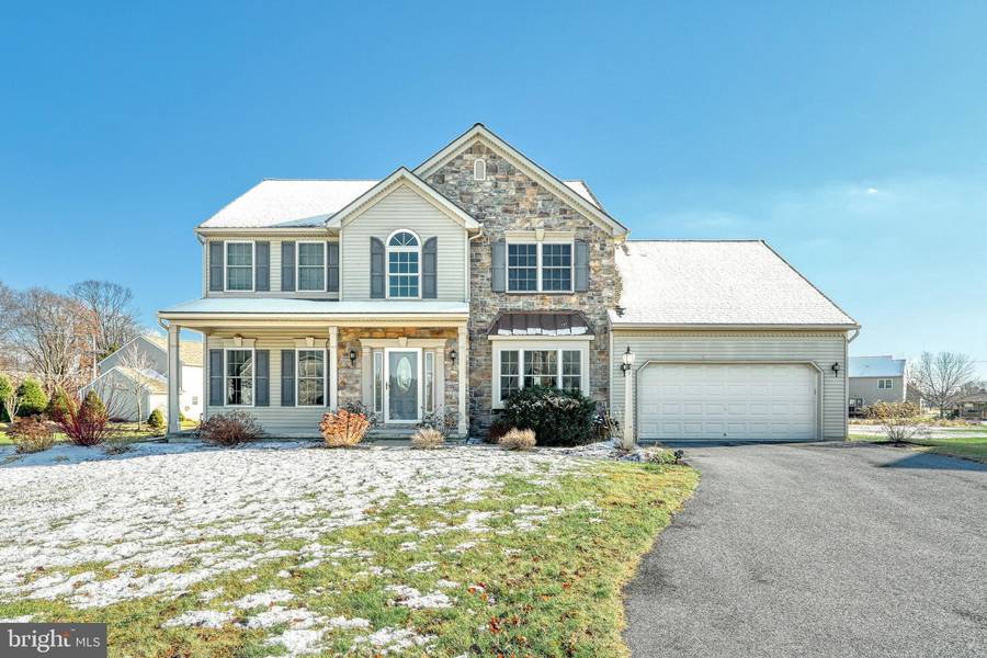 8 SARAH LN, Mount Joy, PA 17552