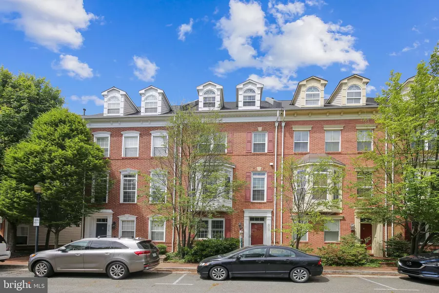 5113 GARDNER DR, Alexandria, VA 22304