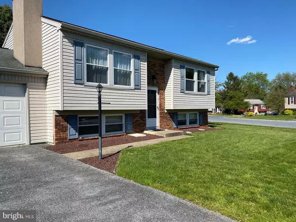 2800 PEBBLEBROOK DR, Lancaster, PA 17601