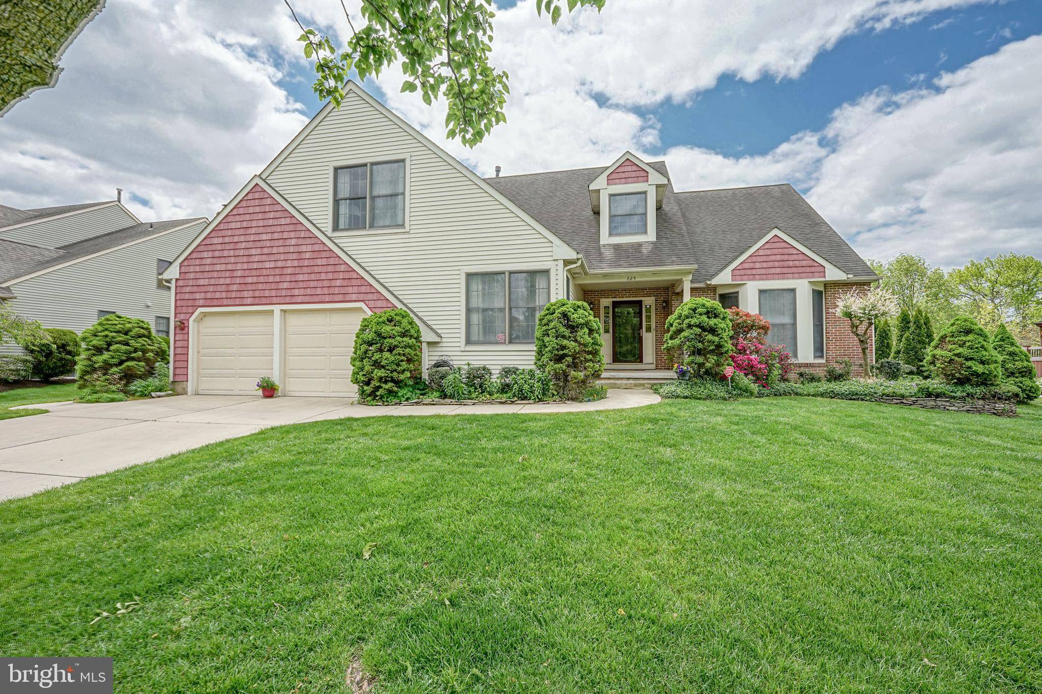 225 AMBERFIELD DR, Mount Laurel, NJ 08054