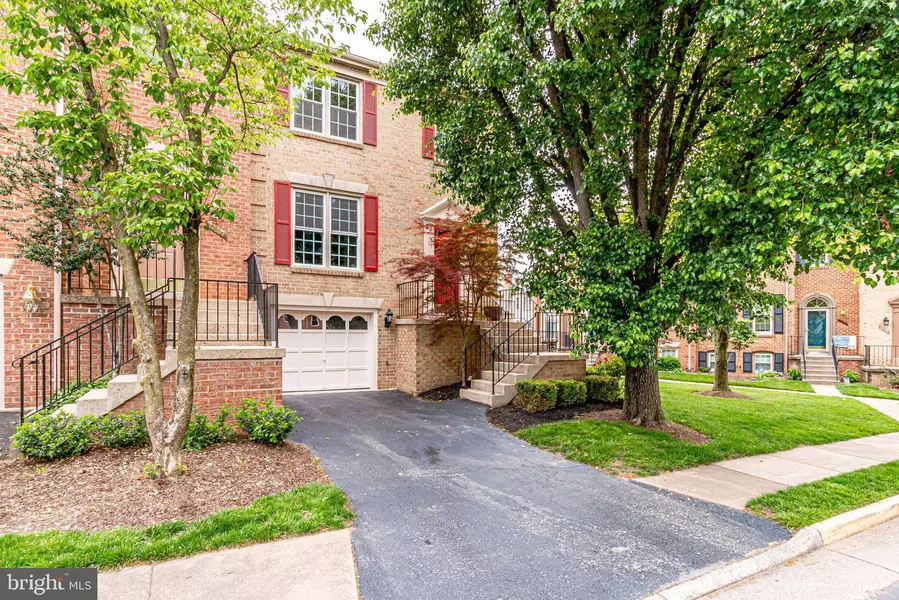 12329 QUIET HOLLOW CT, Fairfax, VA 22033