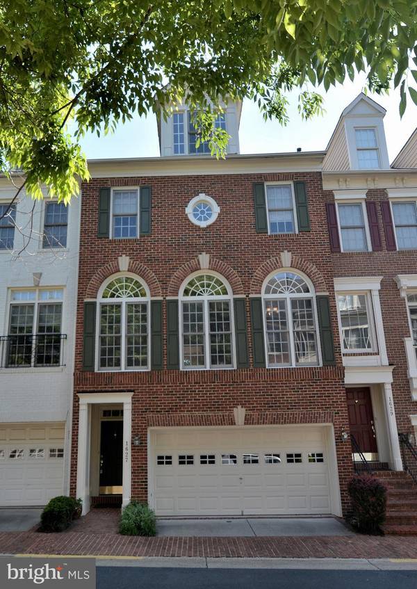 1627 COLONIAL HILLS DR, Mclean, VA 22102