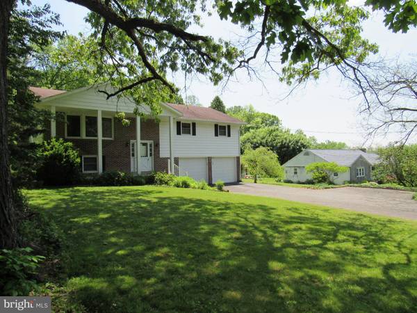 3084 TOWNSHIP WOODS RD, East Greenville, PA 18041