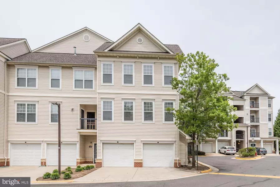 11393 ARISTOTLE DR #11-212, Fairfax, VA 22030