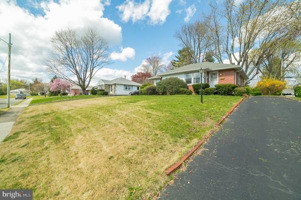 2751 BRIERWOOD RD, Broomall, PA 19008