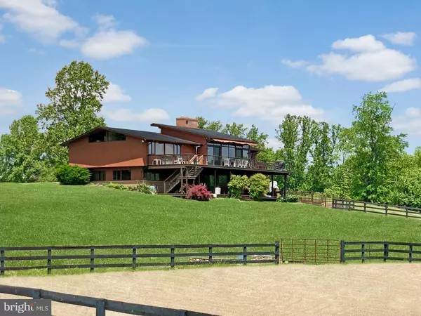 Delaplane, VA 20144,9376 BRIAR LN