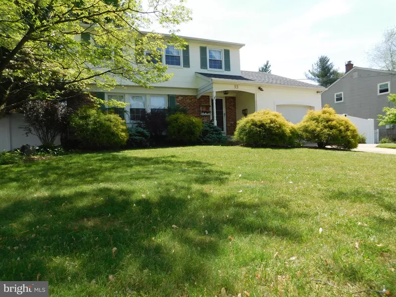 33 CHAMPLAIN RD, Marlton, NJ 08053