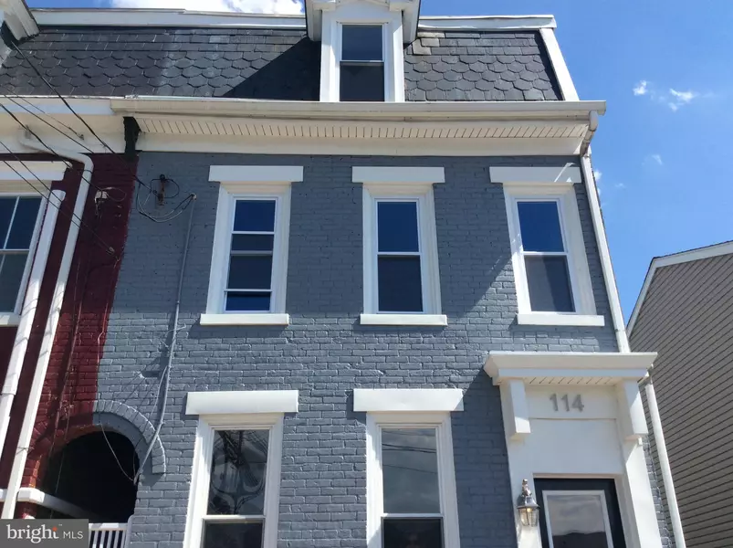 114 WALNUT ST, Columbia, PA 17512