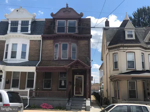 818 WALNUT ST, Columbia, PA 17512