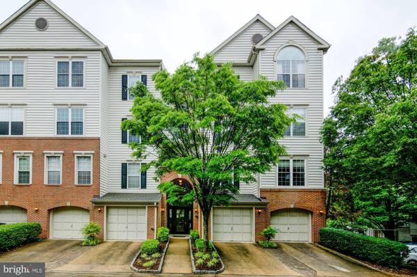 4689 LONGSTREET LN #203, Alexandria, VA 22311