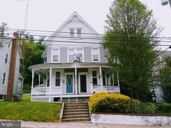 219 HANOVER ST, Glen Rock, PA 17327