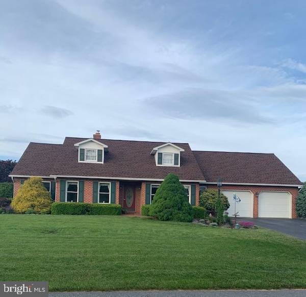 318 TOPAZ DR, Chambersburg, PA 17202