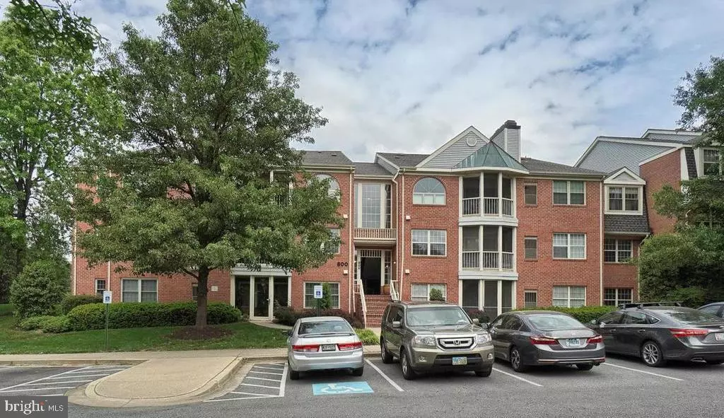 Gaithersburg, MD 20878,800 AMBER TREE CT #201