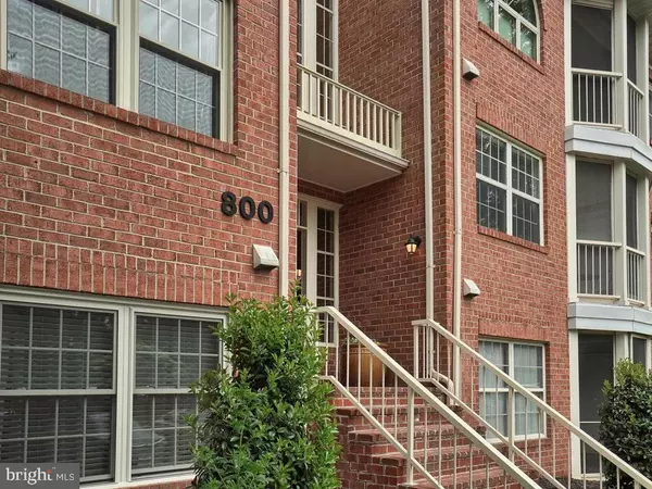 Gaithersburg, MD 20878,800 AMBER TREE CT #201